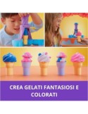 Kinetic Sand Gelateria Colorata, Sabbia Cinetica Blu, Rosa e Bianca, 396g, Coni Gelato e Strumenti per Decorare, 3+ Anni