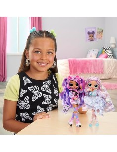 L.O.L. Surprise! OMG Fashion Doll Ace con 15 Sorprese, Abiti e Accessori a Tema Gioco | Età 4+