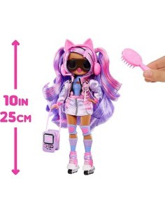 L.O.L. Surprise! OMG Fashion Doll Ace con 15 Sorprese, Abiti e Accessori a Tema Gioco | Età 4+