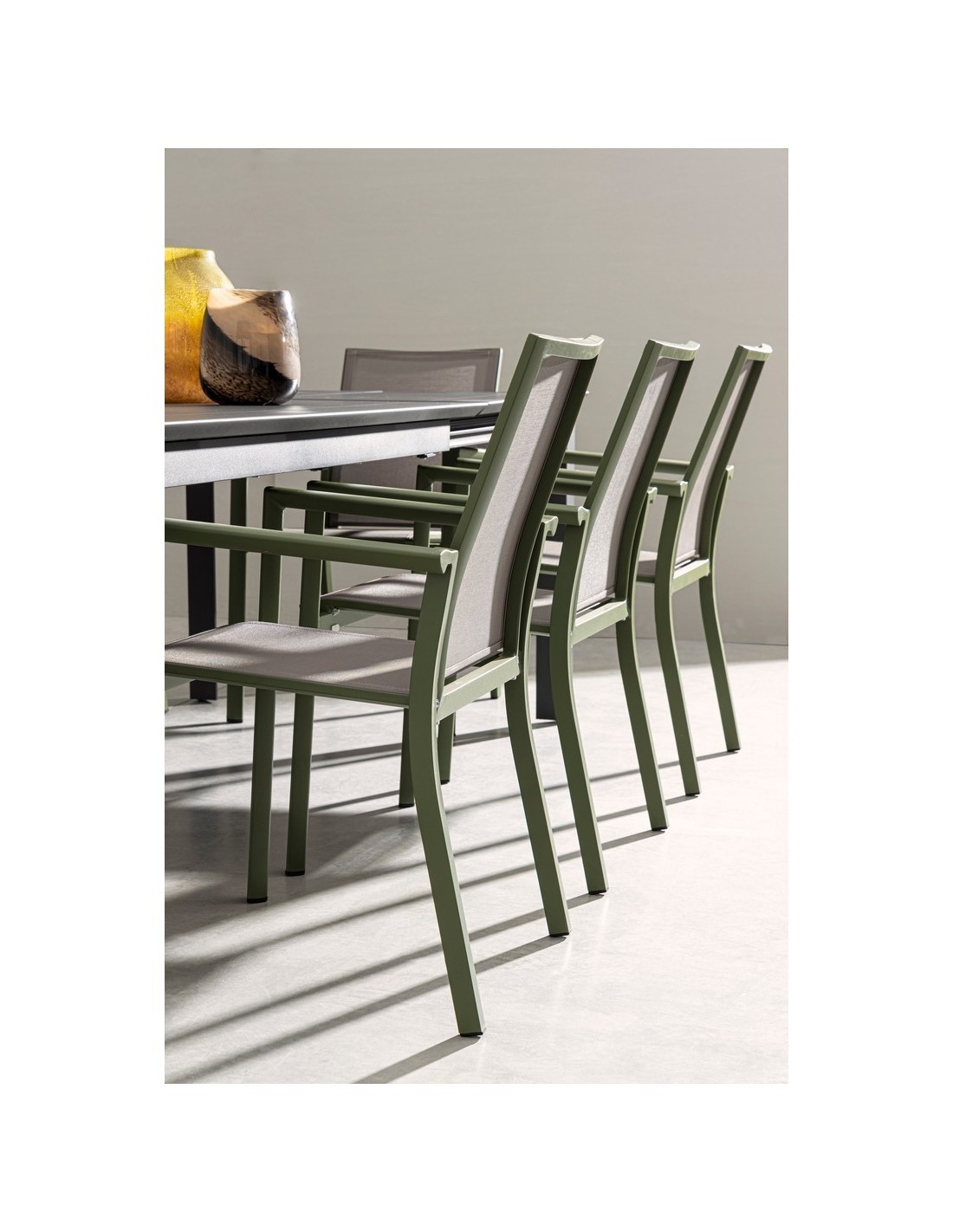 SEDIA 0663302 KONNOR VERDE CON BRACCIOLI su TreG Ingrosso