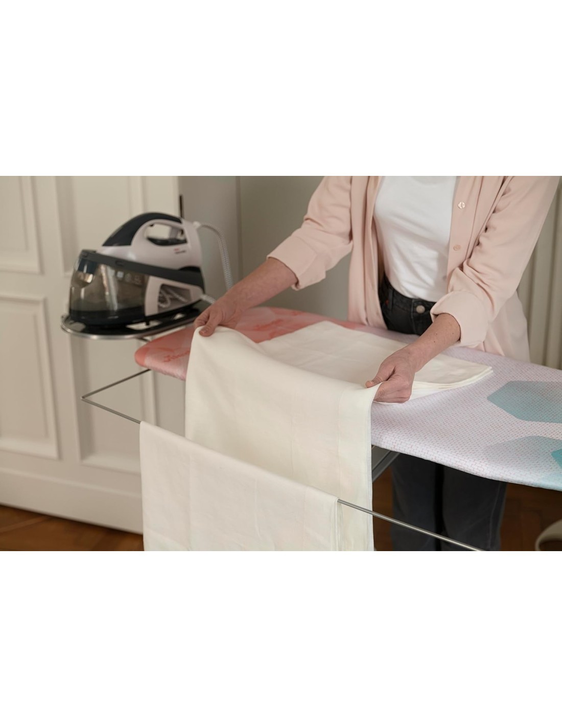 Vileda Asse da Stiro Perfect 2 in 1 con Portacaldaia Estraibile e Spazio Extra – Professionale, Regolabile in Altezza