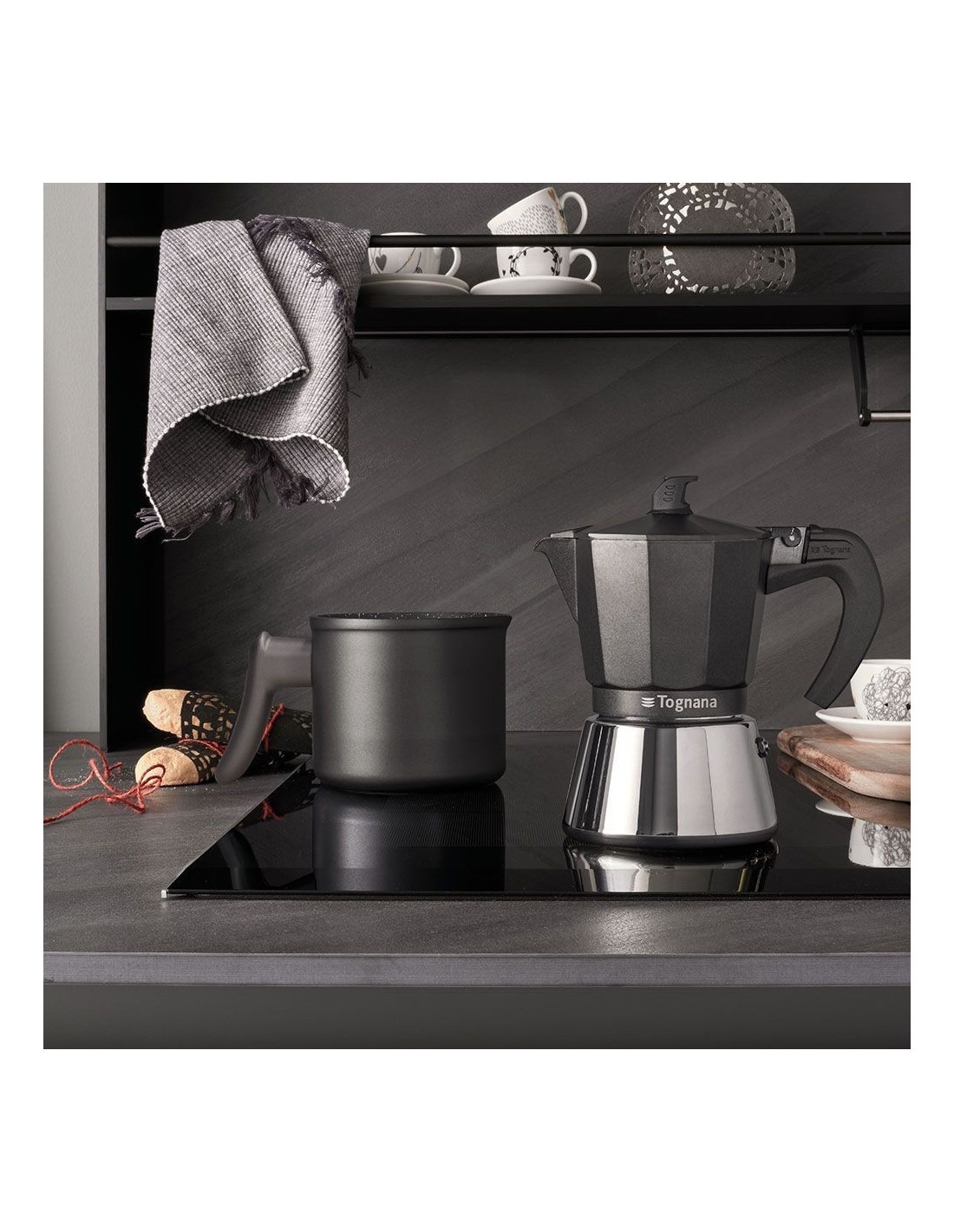Caffettiera 3 Tazze Tognana Ultra Class Induction – Alluminio e Acciaio, Fondo Full Induction, Nero Soft Touch