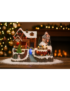 Villaggio di Natale con albero e treno,   decorazione luminosa, scenografia natalizia, la magia di Natale per la casa 2