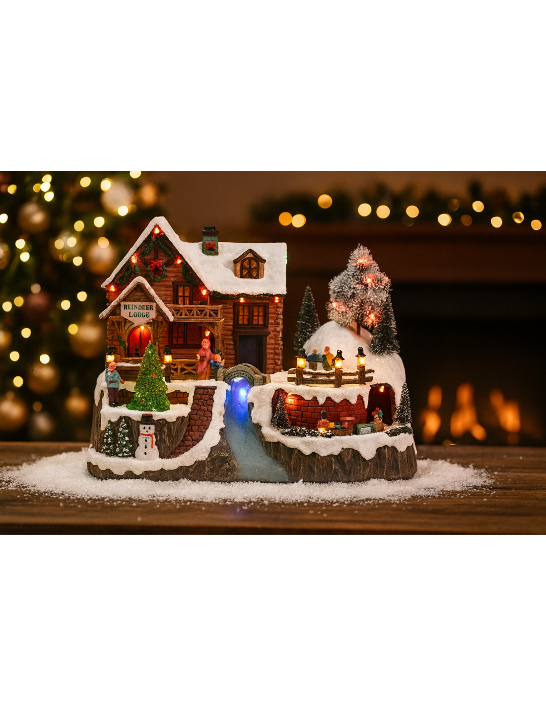 Villaggio di Natale con albero e treno,   decorazione luminosa, scenografia natalizia, la magia di Natale per la casa
