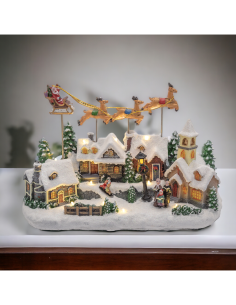 Villaggio di Natale Innevato con Chiesa 34x23cm, Babbo Natale su Slitta Volante, Renne in Movimento