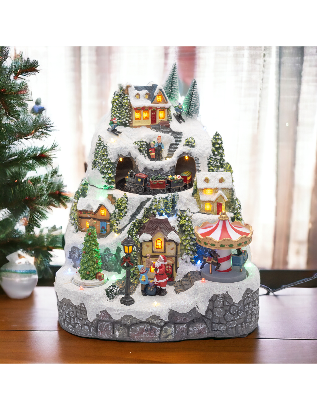 Villaggio di Natale Paesaggio Innevato 28x31cm, Trenino Albero e Babbo Rotanti, LED Colorati, Musica Natalizia, Trasformatore
