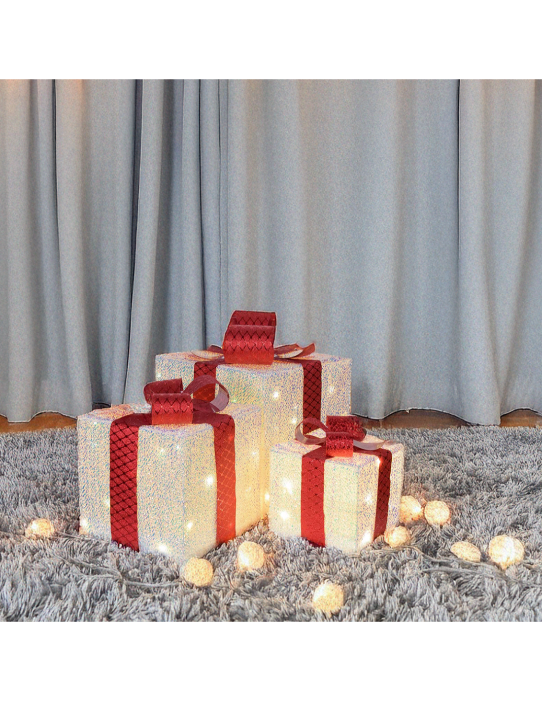 Set 3 Pacchi Regalo di Natale IWR 3D 25-20-15cm, Tessuto Bianco Iridescente, 60 LED Bianco Caldo, Timer 8h, Batteria