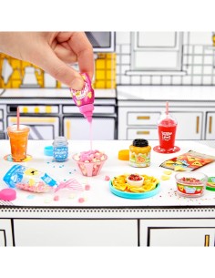 Make It Mini Food Café Miniverse Serie 2 di MGA, Set Fai-da-Te, Confezione Misteriosa, Mini Cibo da Collezione con Luce UV