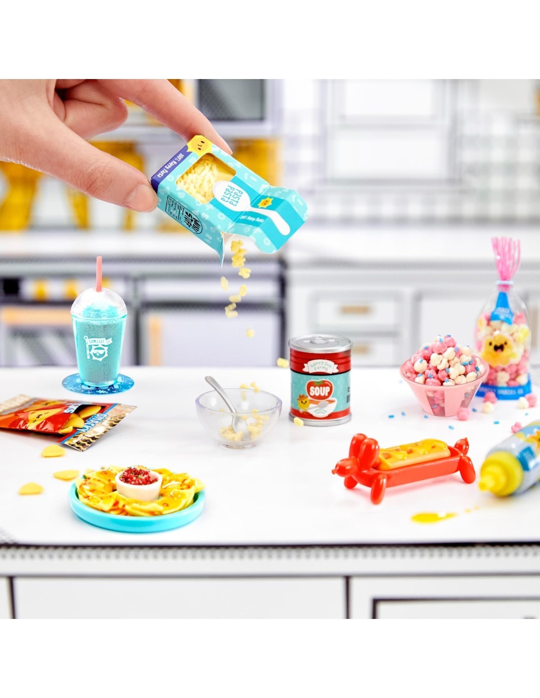 Make It Mini Food Café Miniverse Serie 2 di MGA, Set Fai-da-Te, Confezione Misteriosa, Mini Cibo da Collezione con Luce UV