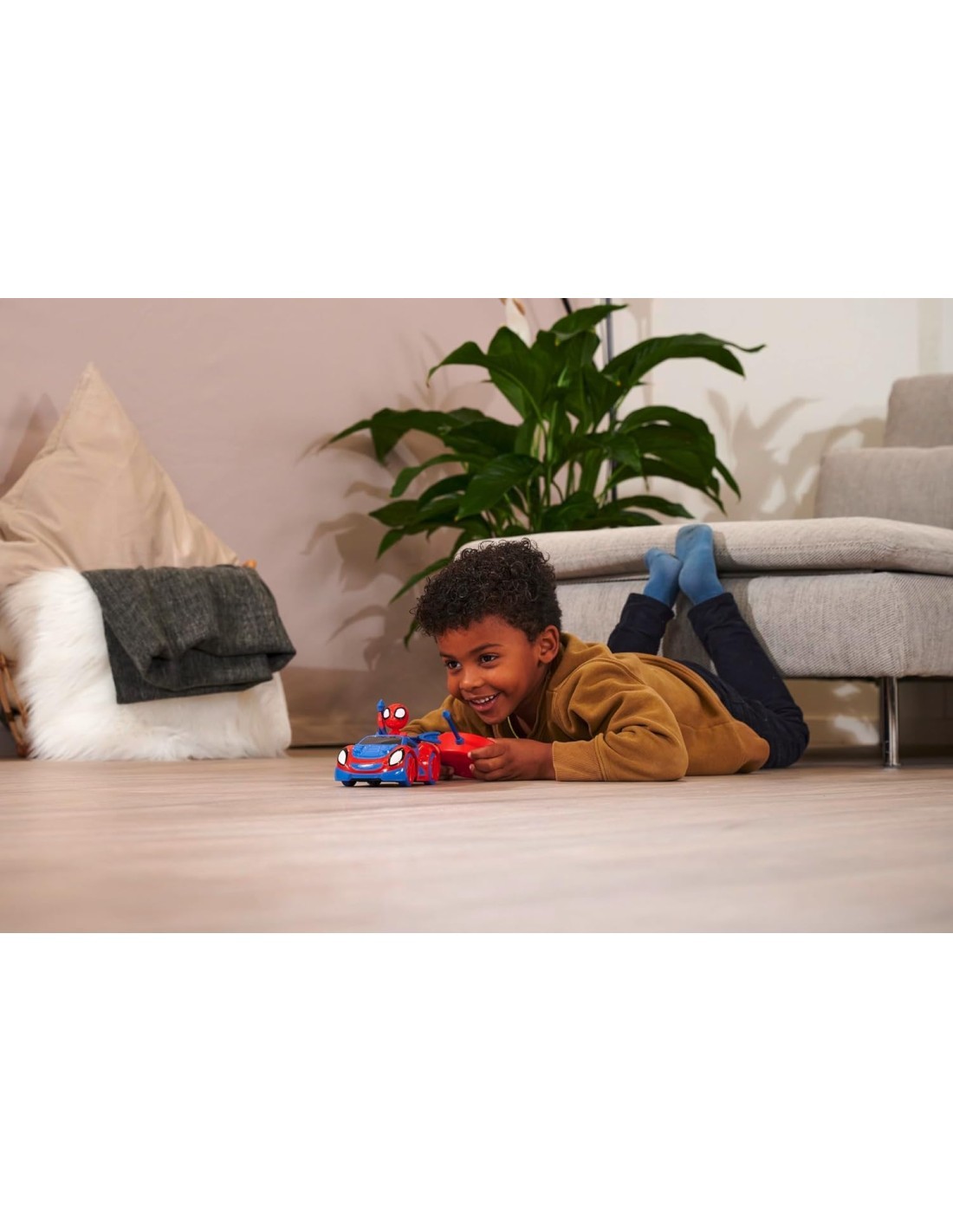 SPIDEY 203223000 R/C AUTO 1:24 CON PERSONAGGIO su TreG Ingrosso