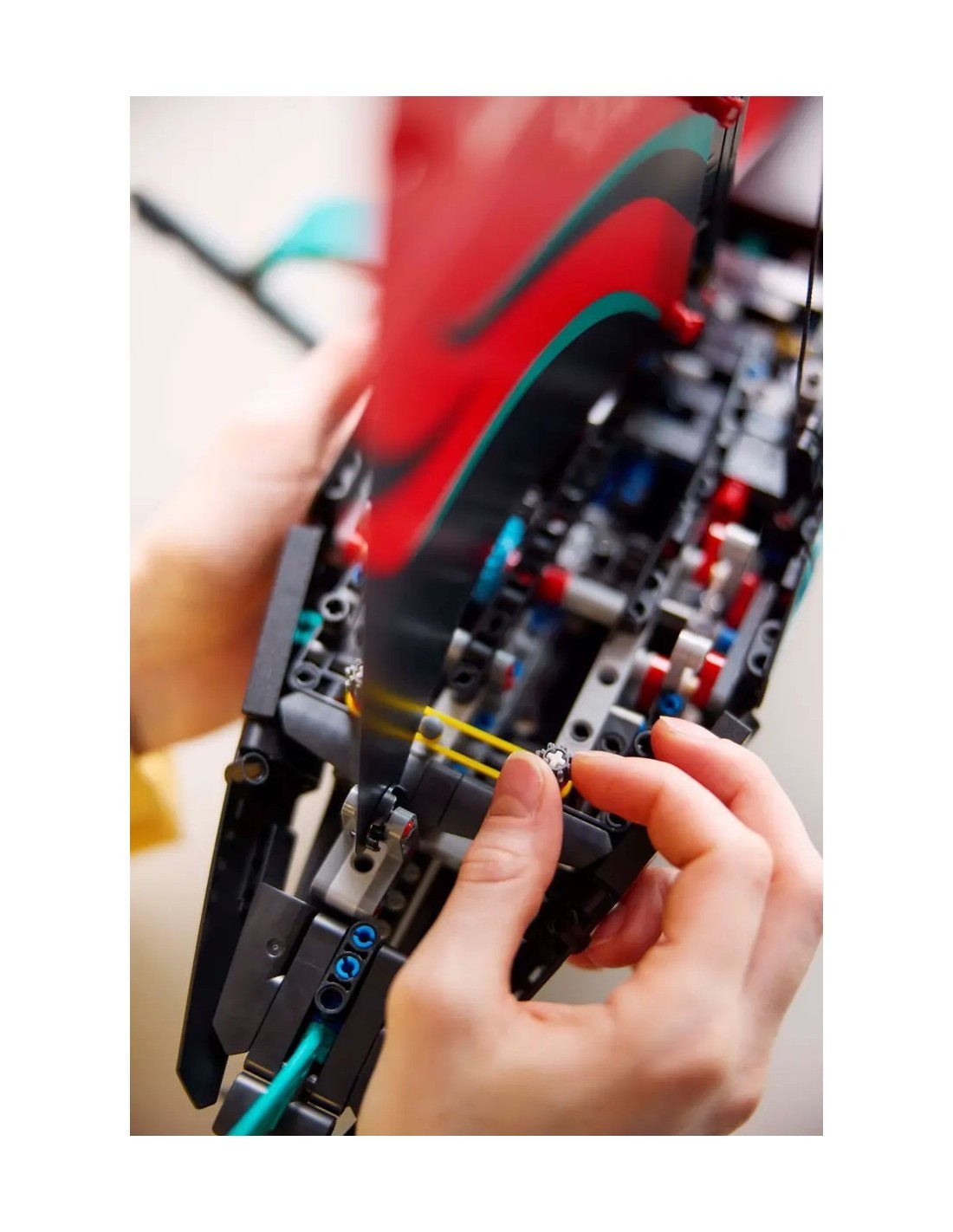 LEGO TECHNIC YATCH EMIRATES TEAM NEW ZEALAND 42174