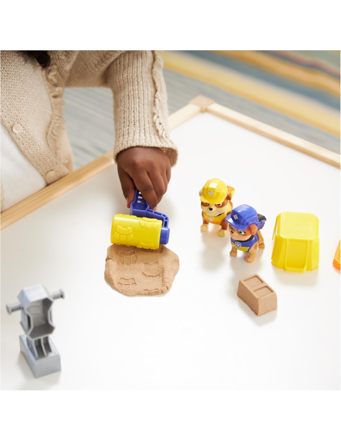 Rubble & Crew, Set di Action Figure Rubble e Mix con Kinetic Sand Build-It, 85,05 g, e Attrezzi per Costruzioni, 3+ Anni