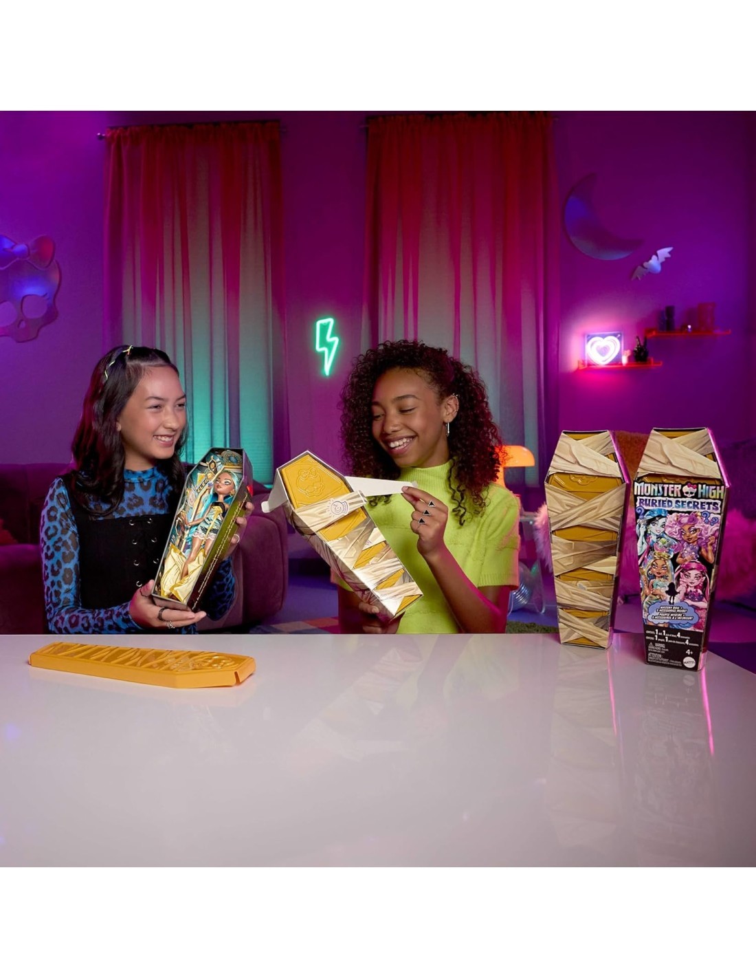 MONSTER HIGH BURIED SECRETS, BAMBOLE COZY CREEPOVER, BAMBOLA MISTERIOSA A SORPRESA, CON 5 ACCESSORI, PER BAMBINI 4+