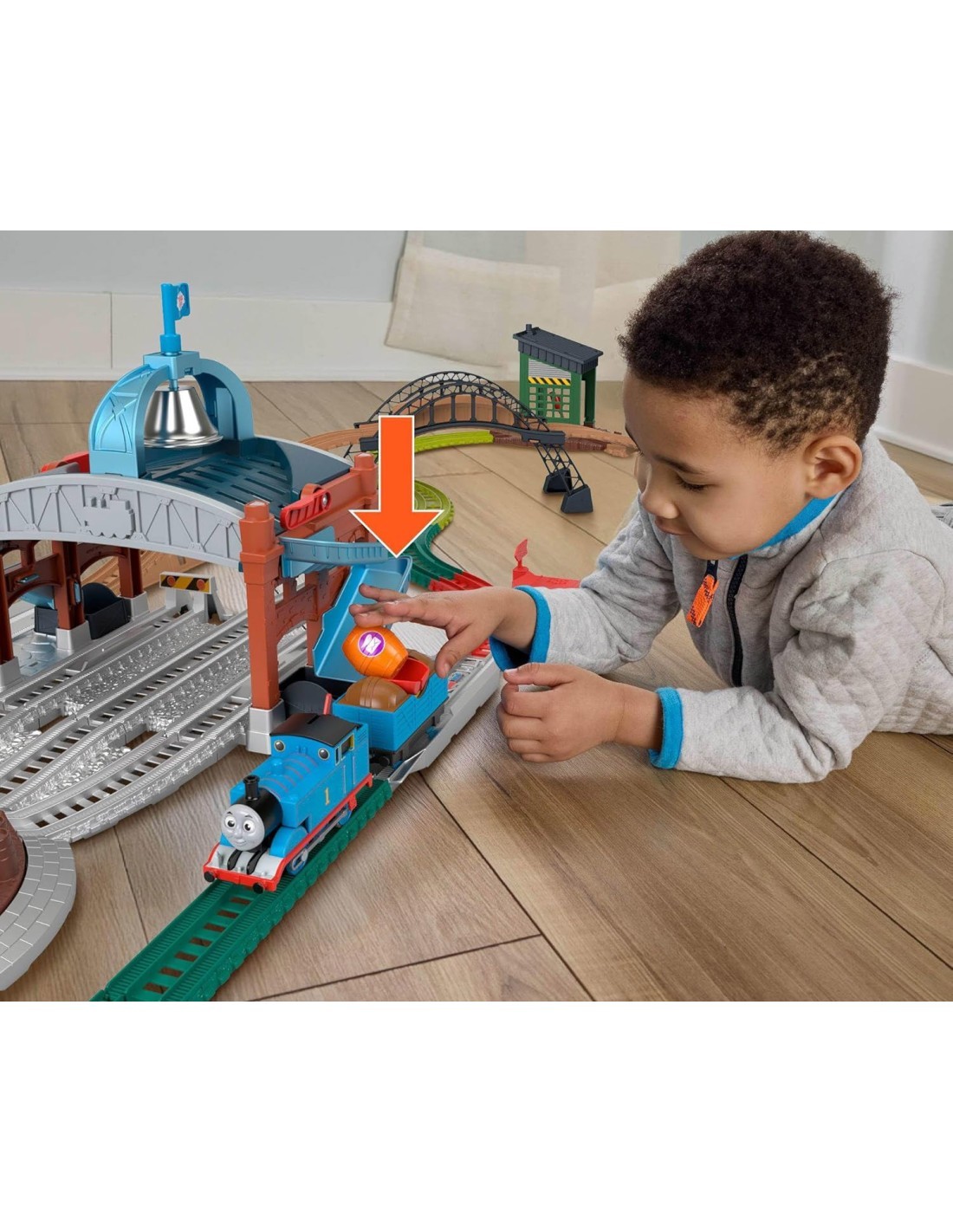 Thomas & Friends Pista Motorizzata Centro di Consegna Barili