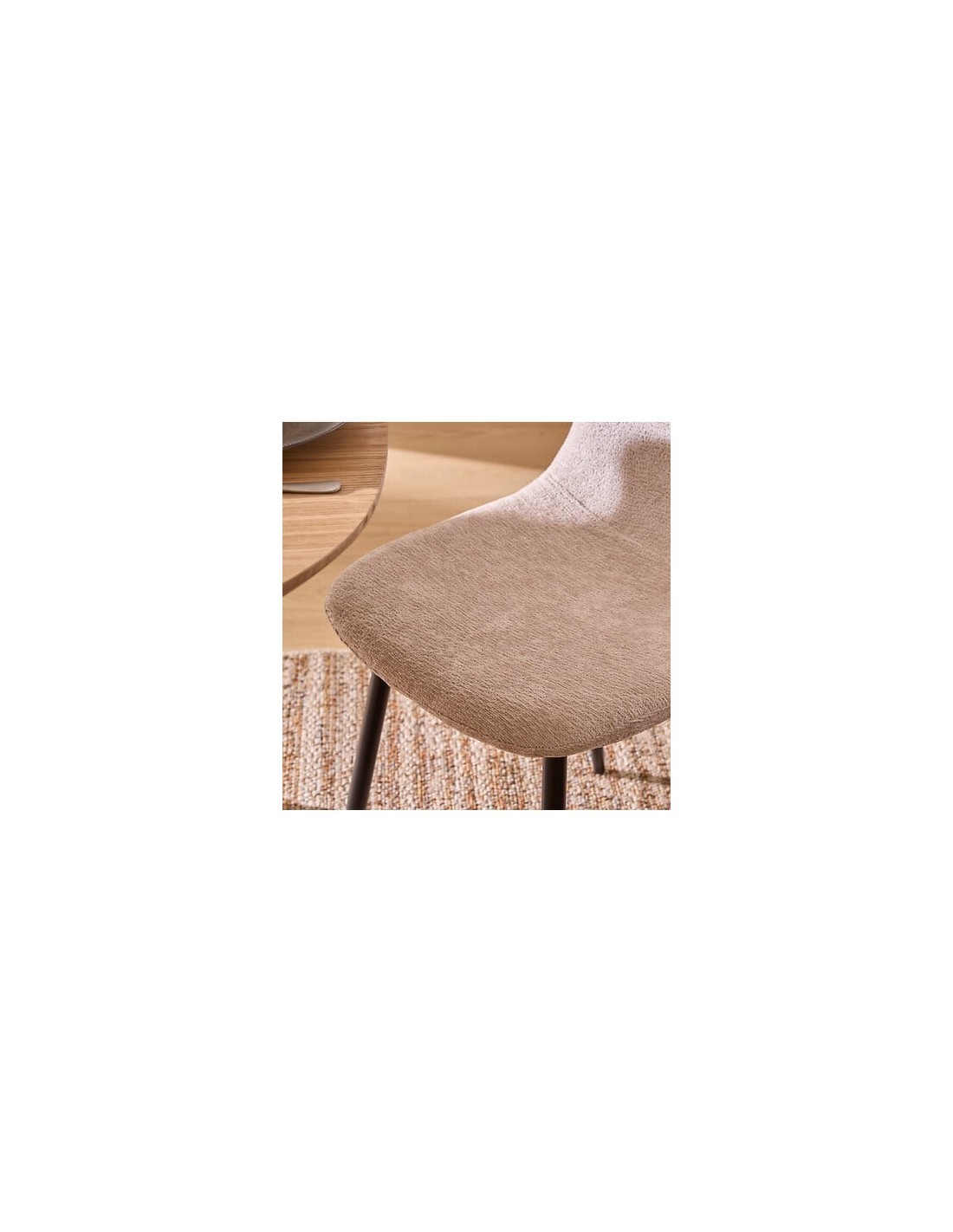 Sedia Tyka chenille beige, gambe in metallo nero, L.51 x P.45 x H.87 cm, design moderno